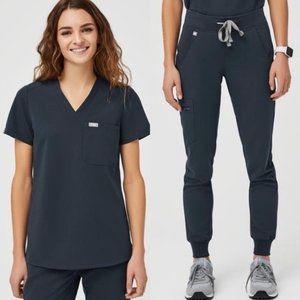 FIGS XS Catarina Scrub Top + S PETITE Zamora Jogger Scrub Pants in DARK HARBOR